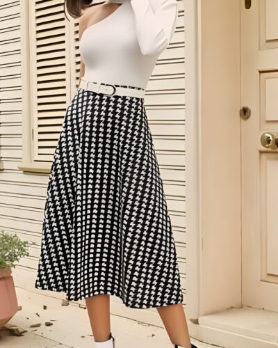 Γυναικεία μακριά φούστα μαύρη velvet με τύπωμα pie de poule με λάστιχο στη μέση