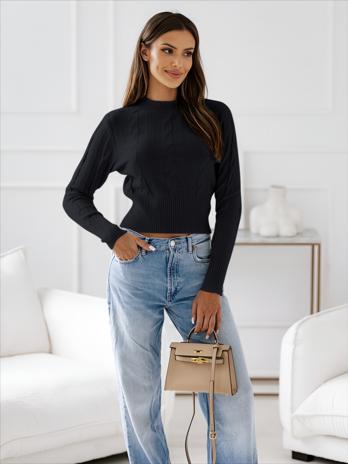 Γυναικείο πλεκτό κοντό πουλόβερ με πλέξη λαχούρ λάστιχο σε χρώμα μαύρο