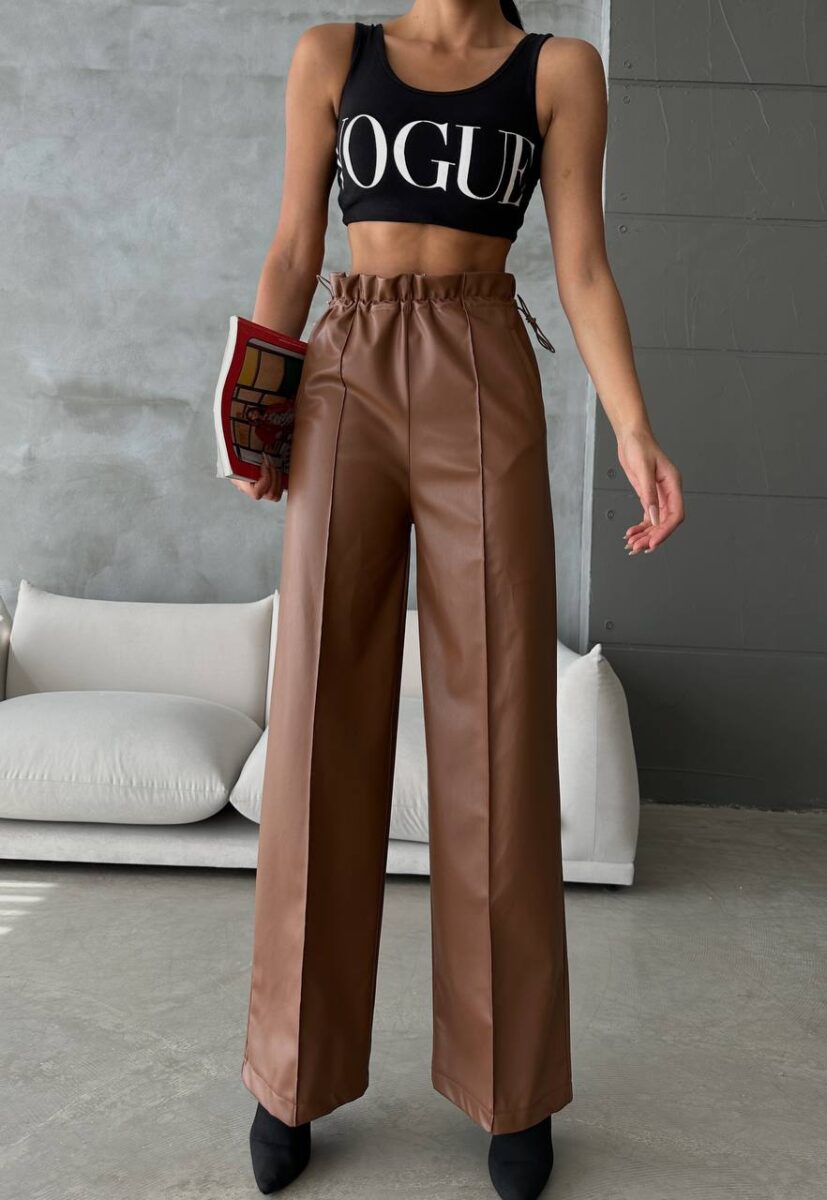 Γυναικείο παντελόνι σε ίσια φαρδιά γραμμή Ελαστική μαλακή δερματίνη σε χρώμα καφέ