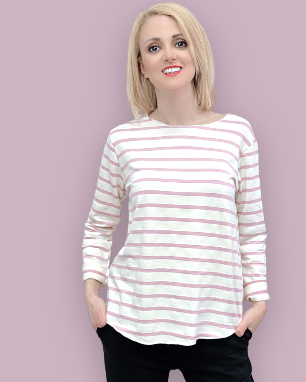 ♥style PL 45050   (Onesize)   Βαμβακερή Ριγέ Μπλούζα Ροζ (Rose) Εκρού μπλούζα με μοντέρνες οριζόντιες ρίγες Onesize Καλύπτει S μέχρι L Χρώματα ρίγας: Μαύρο - Γκρι - Σιέλ - Ροζ - Μπεζ Στήθος: 100εκ  Μήκος: 65εκ   Περιφέρεια: 110εκ Σύνθεση: Baby φούτερ λεπτό  95%cotton 5%elastane   Made in Italy