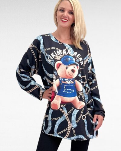 Αυτή η oversize μπλούζα με τύπωμα "teddy" σε απαλό φούτερ είναι η επιτομή του casual cool!Ιδανική για καθημερινές εμφανίσεις με στυλ και άνεση.