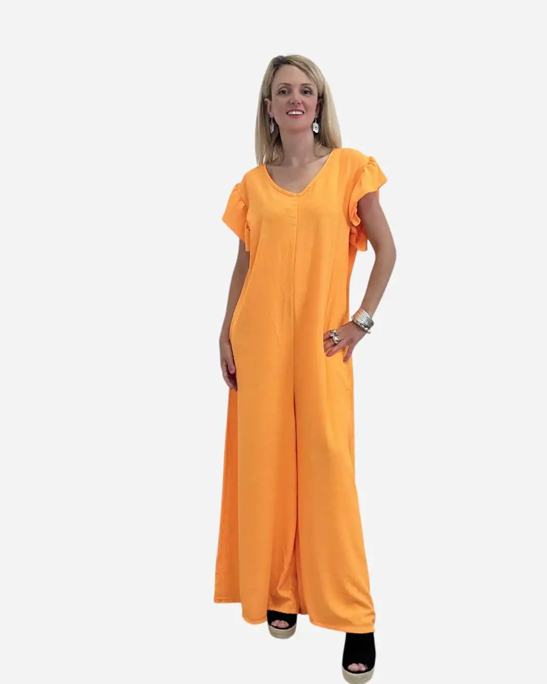 Ολόσωμη Αμάνικη Φόρμα Πορτοκαλί - Η φόρμα που θα φοράς non-stop! Αμάνικη, άνετη, με φραμπαλά στα μανίκια & κορδονάκια στην πλάτη Αυτή η oversized ολόσωμη φόρμα είναι το απόλυτο go-to κομμάτι για άνεση & στυλ!  Με τσέπες μπροστά γιατί... πρακτικότητα!