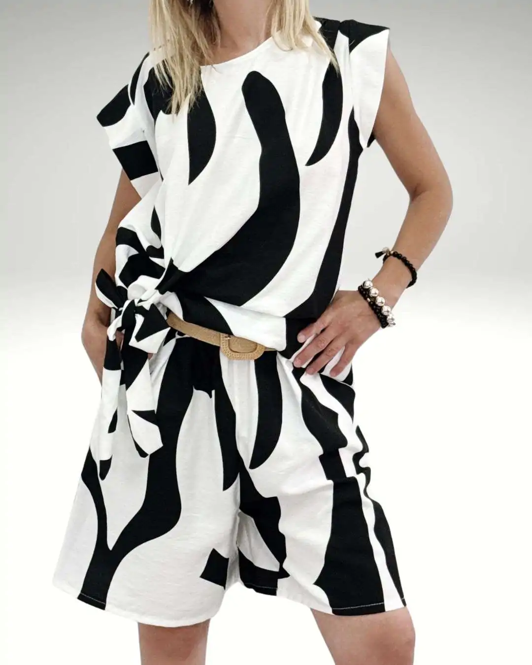 Σετ Βερμούδα & Μπλούζα με Αφηρημένο Τύπωμα Μαύρο – One Size Σετ 2 τεμαχίων: βερμούδα πάνω από το γόνατο & μπλούζα