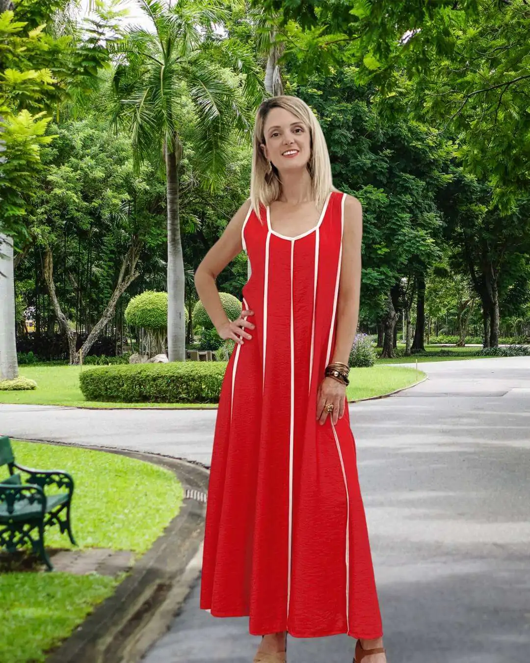 Maxi Φόρεμα σε γραμμή Άλφα Κόκκινο και αντιθέσεις Καμπυλωτό ντεκολτέ και Α γραμμή που δημιουργεί κολακευτική σιλουέτα Ανάλαφρο και δροσερό 87% viscose 13% poliamide Ραφές με ρίγες σε αντίθεση για εκλεπτυσμένο look Εξαιρετική επιλογή και για plus size σωματότυπους (Καλύπτει  Στήθος 115εκ Μέση 110 εκ) Λάστιχο στην πλάτη για άψογη εφαρμογή Φόρεμα ιδανικό για καλοκαιρινές εξορμήσεις, ή casual chic εμφανίσεις