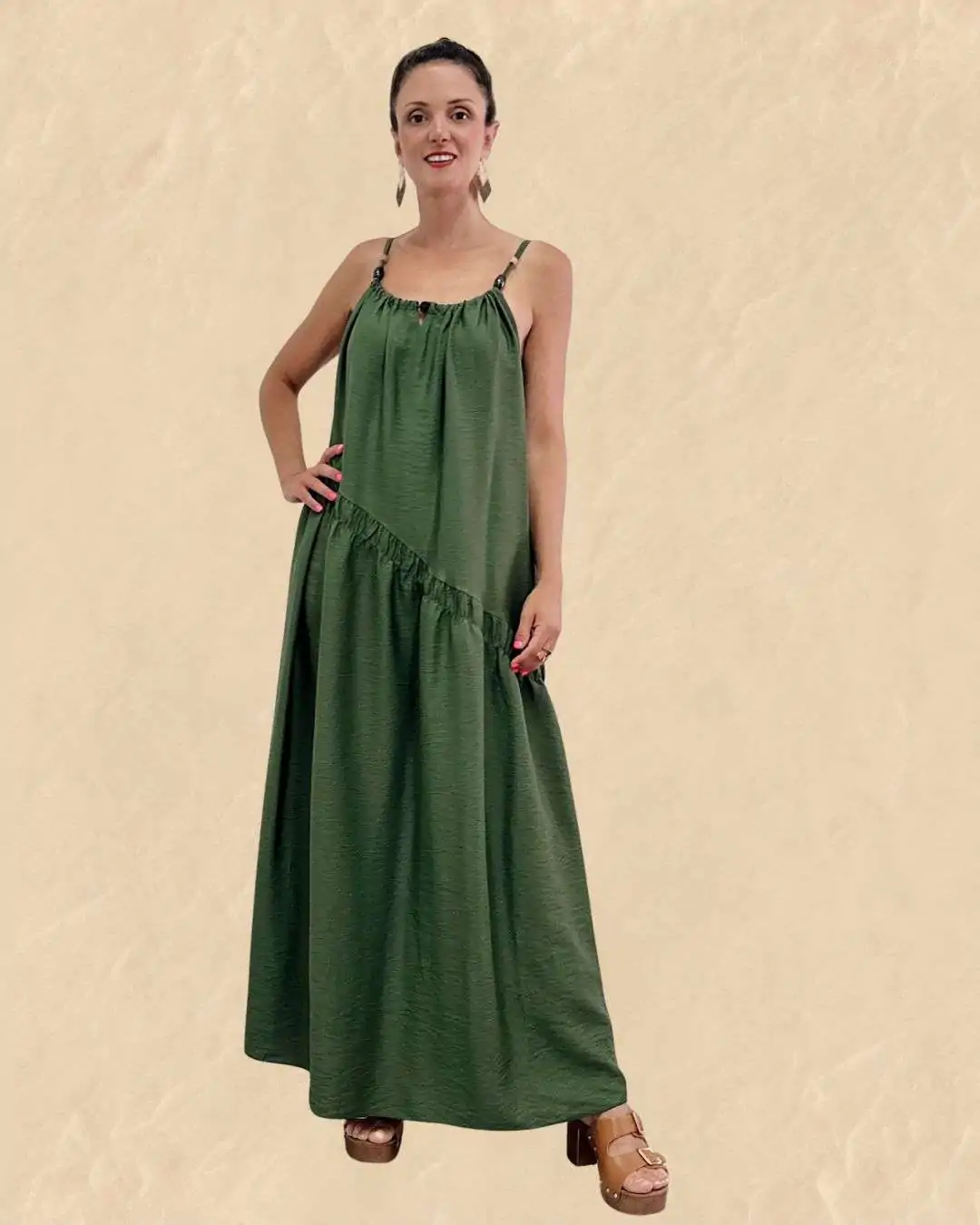 Φόρεμα Τιραντάκι με χάντρες Boho Λαδί Τιράντες με διακοσμητικές χάντρες Σε άλφα φαρδιά γραμμή Διαστάσεις: Καλύπτει στήθος έως 120 εκ. Μήκος: 120 εκ. – θηλυκό και elegance μήκος