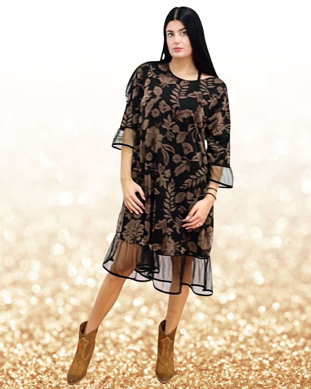 Φόρεμα με Τούλι & βολάν Oversized Εντυπωσιακό τούλι που χαρίζει αέρινη κίνηση Φραμπαλά στα τελειώματα για ρομαντικό, θηλυκό αποτέλεσμα Ελαφρύ ύφασμα που αγκαλιάζει το σώμα χωρίς να βαραίνει