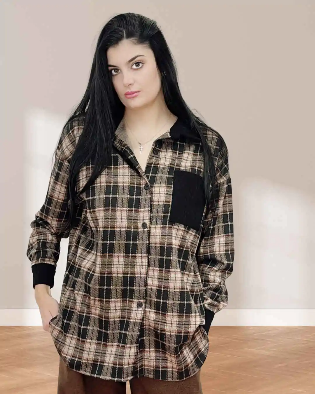 Καρό Μακρύ Πουκάμισο σε Χαλαρή Γραμμή Καφέ/Μαύρο Μαλακή μάλλινη ύφανση που χαρίζει ζεστασιά σε καρό σχέδιο Oversized εφαρμογή που προσφέρει άνεση και εύκολο layering