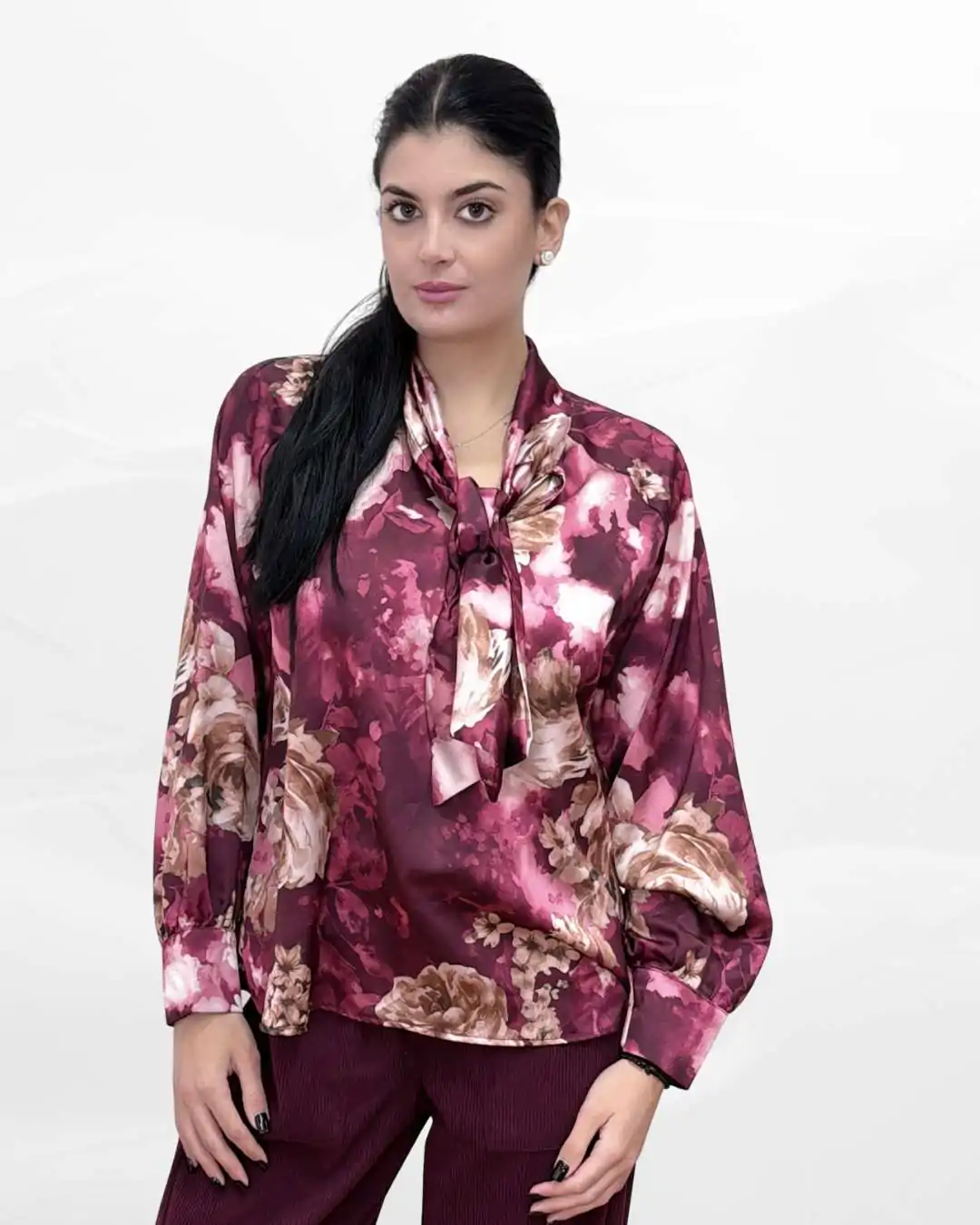 Μπλούζα με Μανσέτα & Γραβάτα-Φιόγκο Flower Μπορντό Φαρδιά γραμμή για άνετη εφαρμογή και minimal chic αποτέλεσμα σε σταθερό ύφασμα Κομψή μανσέτα πουκαμίσου στο τελείωμα των μανικιών και Γραβάτα στο λαιμό που δένει σε φιόγκο για ρομαντικό touch