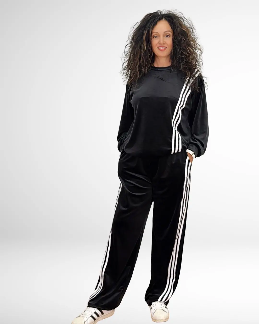 Σετ φόρμας βελουτέ oversized με τριπλό σιρίτι σε μαύρο χρώμα